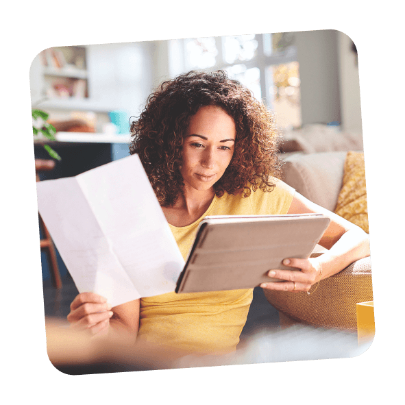 Neurodermitis-Patientin informiert sich über Behandlungsmöglichkeiten