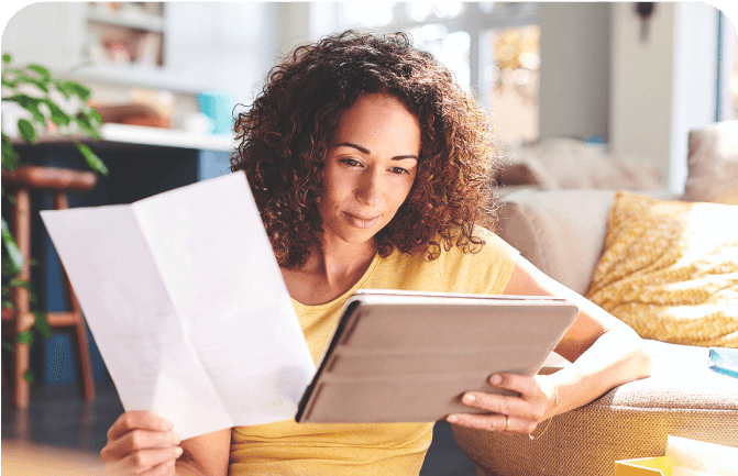 Neurodermitis-Patientin informiert sich über mögliche Therapien