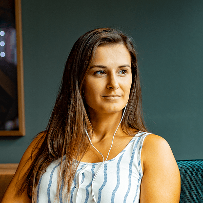 Portrait der Neurodermitis-Bloggerin Medine